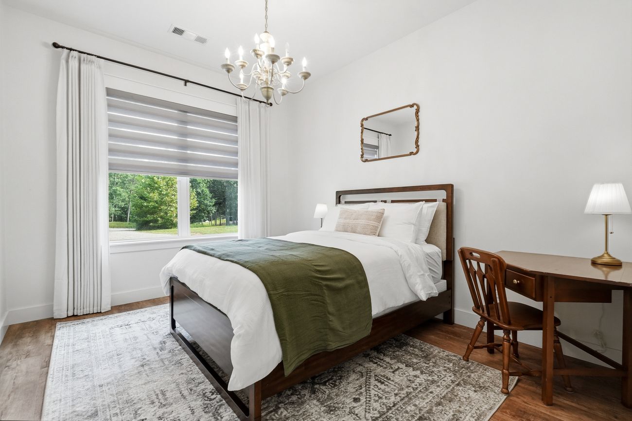 Second guest bedroom with desk
